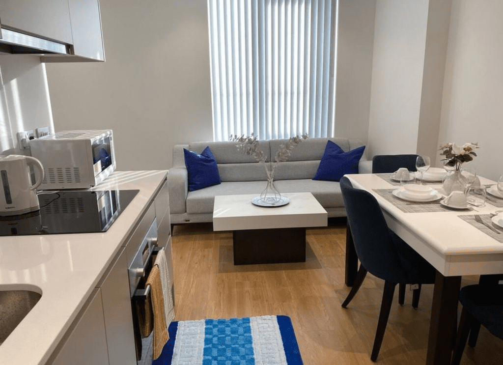 Stylish two – bedroom apartments in Bracknell’s iconic Royal Winchester House – UBK-212710