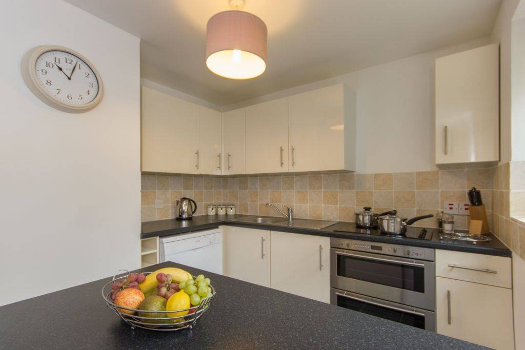 Cute one-bedroom apartment in Church End – GBP-95128