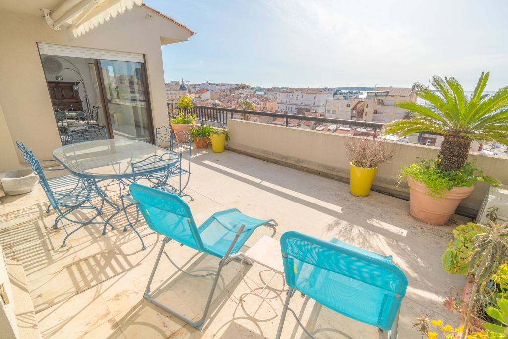 Cannes Stunning 3 BR flat with 50 sqm terrace overlooking the Bay & harbor. – UBK-123308