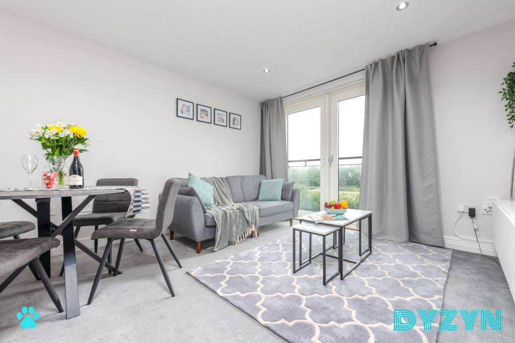 Pet Friendly Apartment in Cardiff Bay – UBK-7298