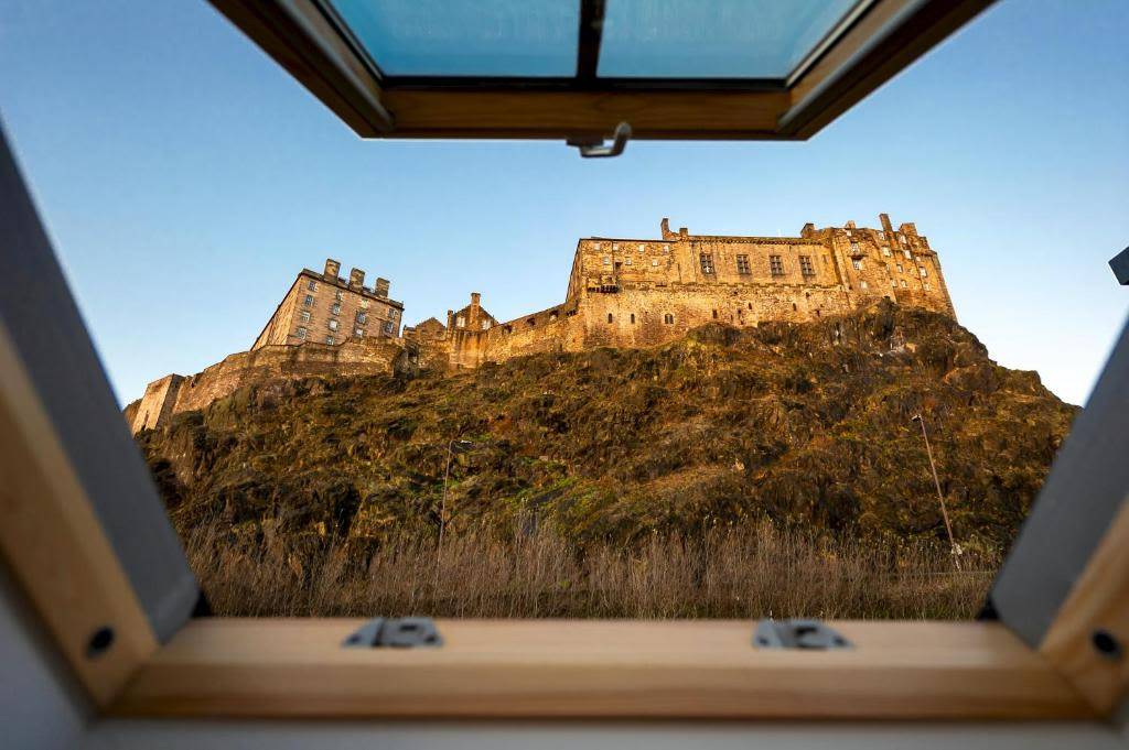 Amazing one bedroom apartment with Edinburgh Castle View! – EDB-396677