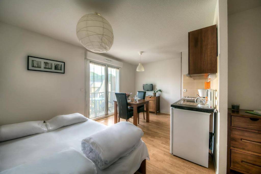 Modern and elegant studio apartment in Lourdes – UBK-567088