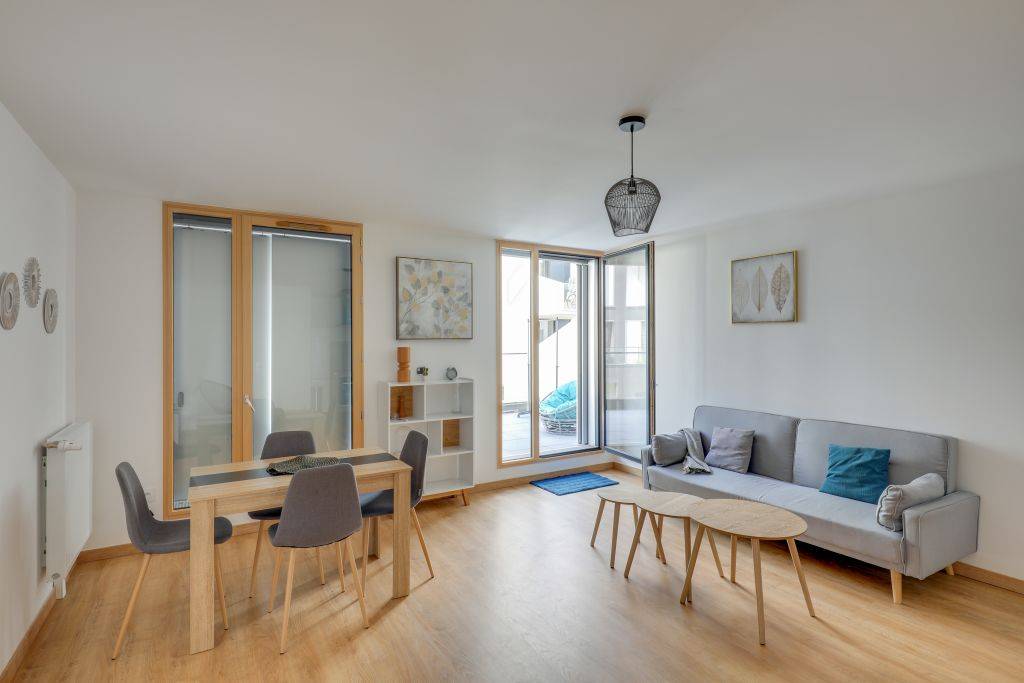 Chic and spacious apart southern Paris – UBK-806097