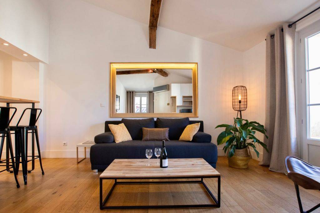 Cozy 1-bedroom apartment in the pedestrian center of Montpellier – UBK-382332