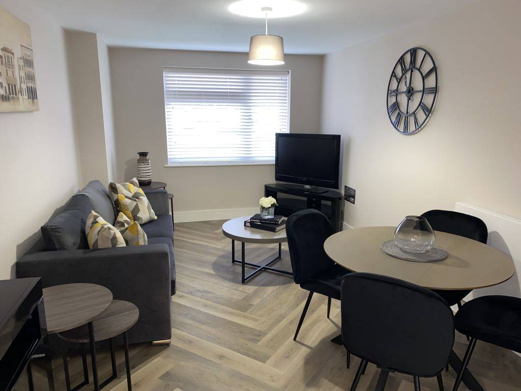 Apartment in Shirley, Solihull (2 Bedroom, 2 bathroom) – UBK-971553