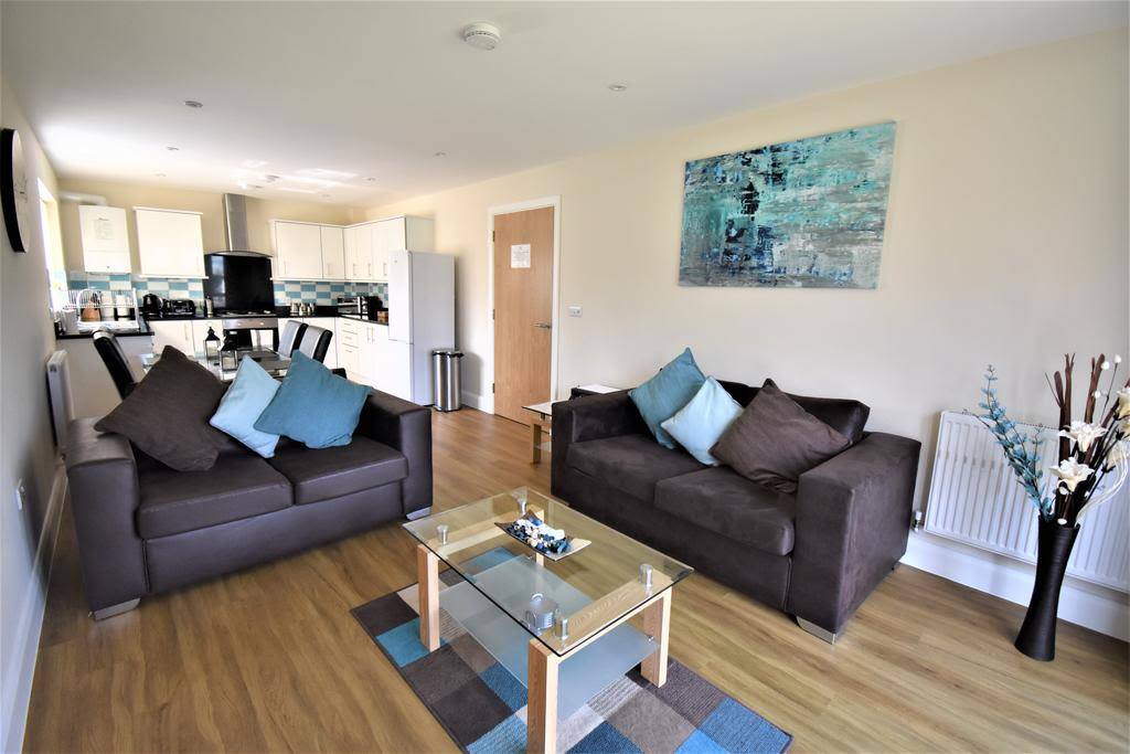 Heathrow Living Serviced Apartments by Ferndale – HL08 – GBP-658228