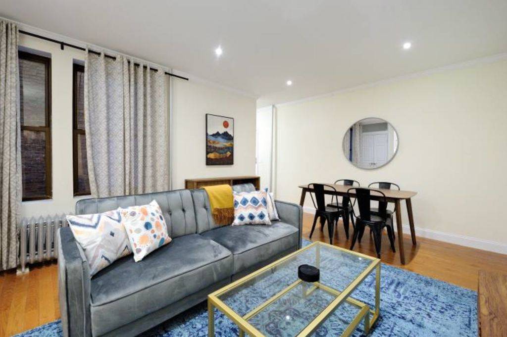 1 bedroom furnished flat right in the heart of Murray Hill – UBK-943939