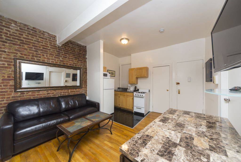 Charming 3-bedroom apartment in the heart of Midtown West – UBK-909044