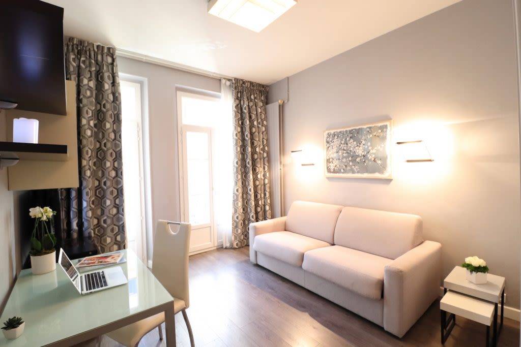 Bright apartment in a 4-star residence in the city center of Nice – UBK-169964